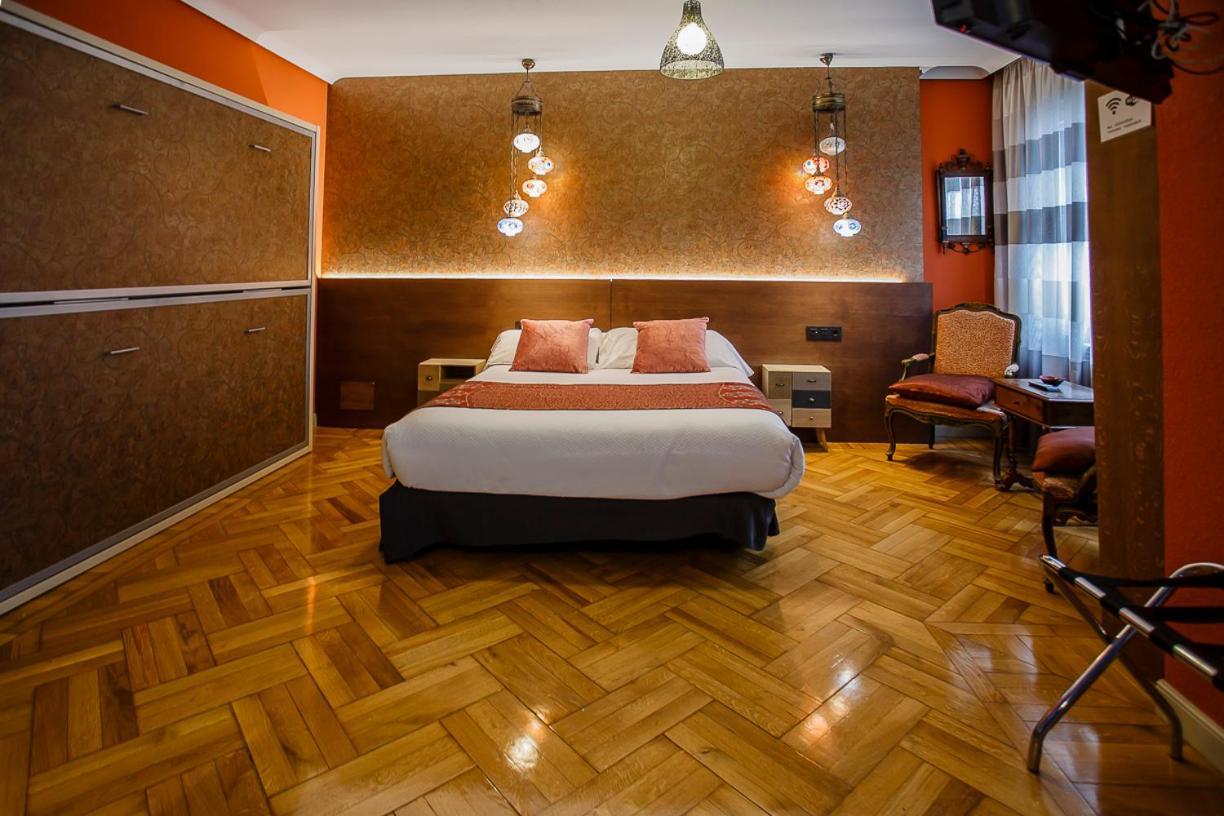 Hostal Rodas パンプローナ エクステリア 写真