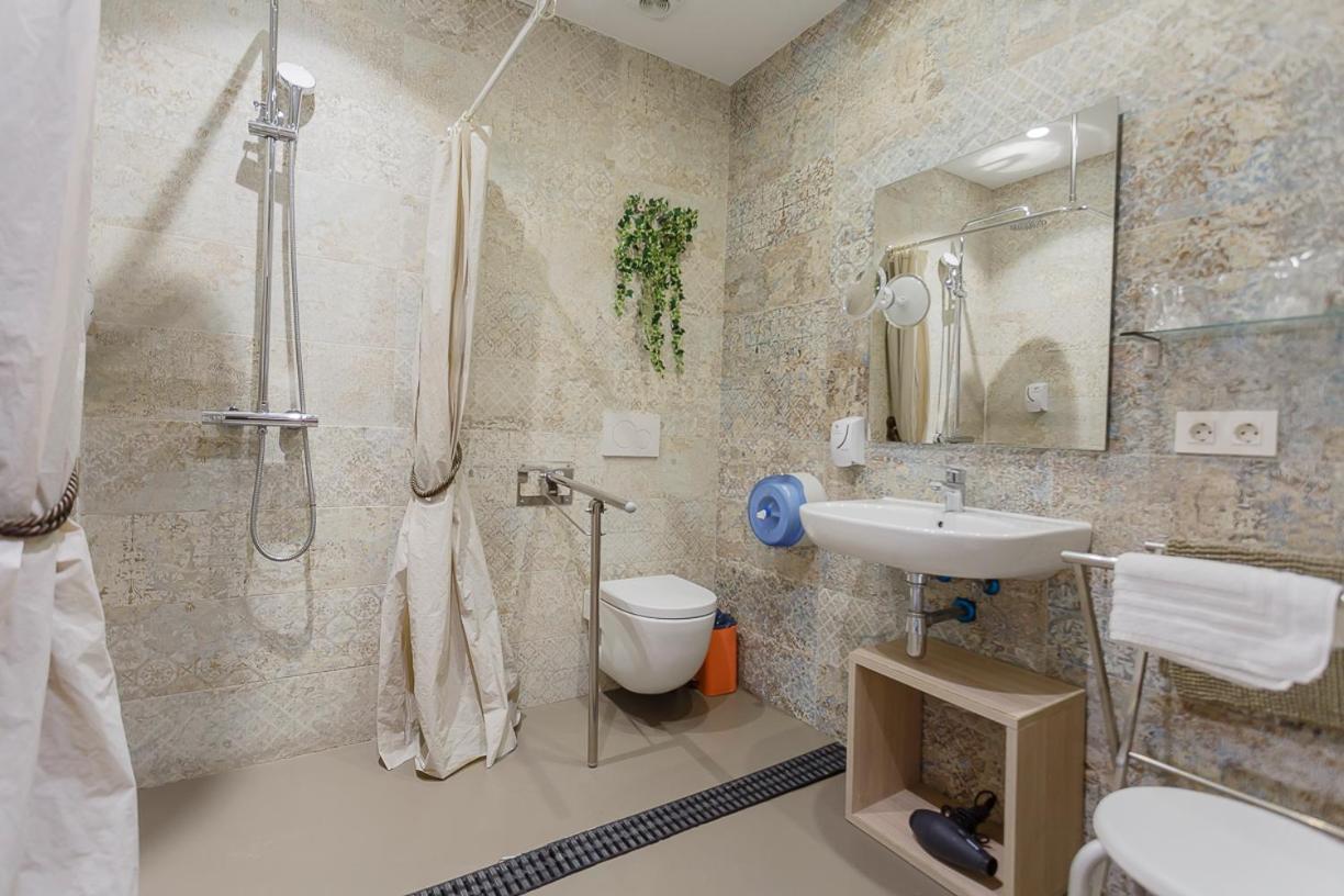 Hostal Rodas パンプローナ エクステリア 写真