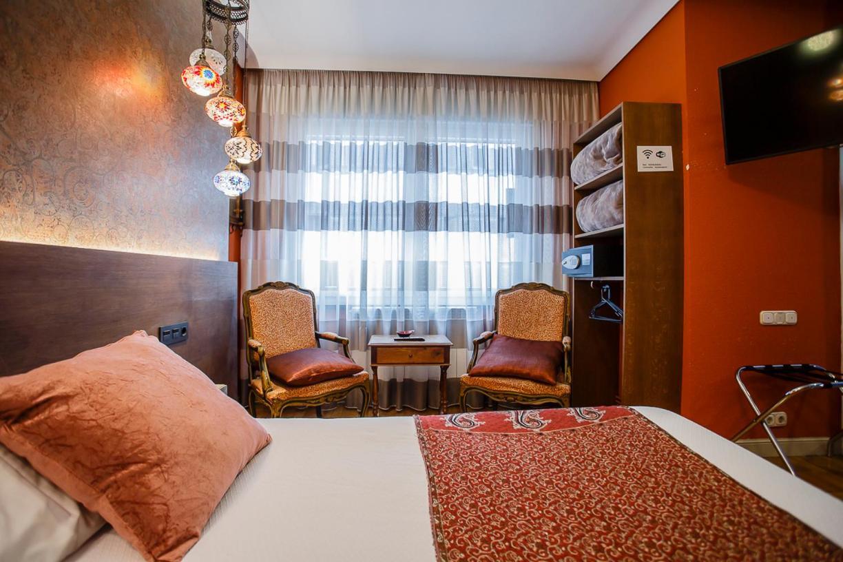 Hostal Rodas パンプローナ エクステリア 写真